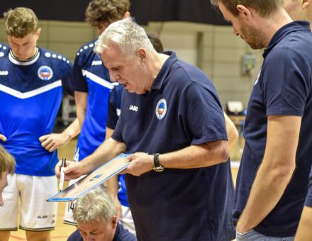 ÚJABB CSATA AZ ÉLMEZŐNYBEN