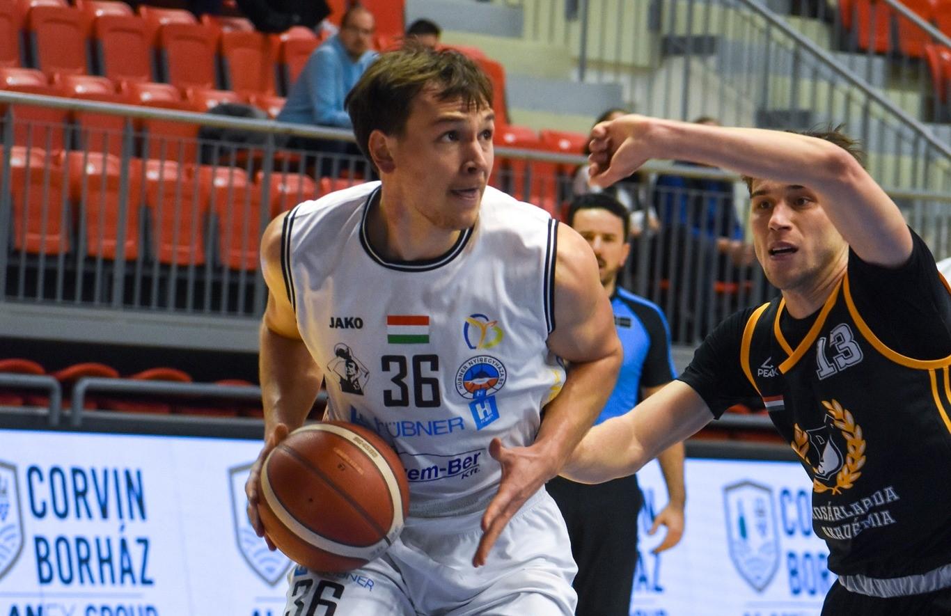 EGY TELJESÍTMÉNY A TÖRTÉNELEMKÖNYVEKBE