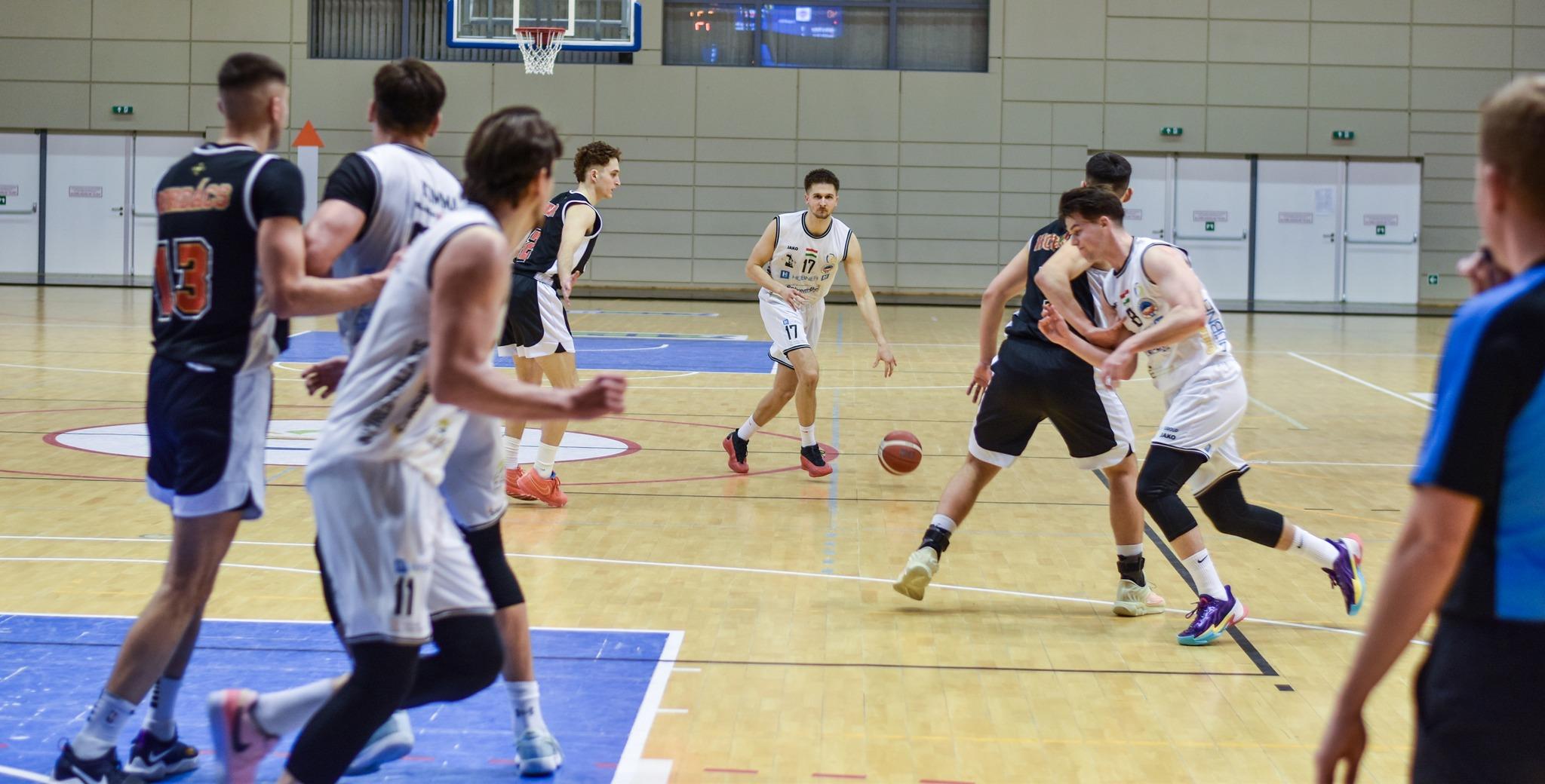 ÚJABB KUPAÉRMESSEL TALÁLKOZUNK