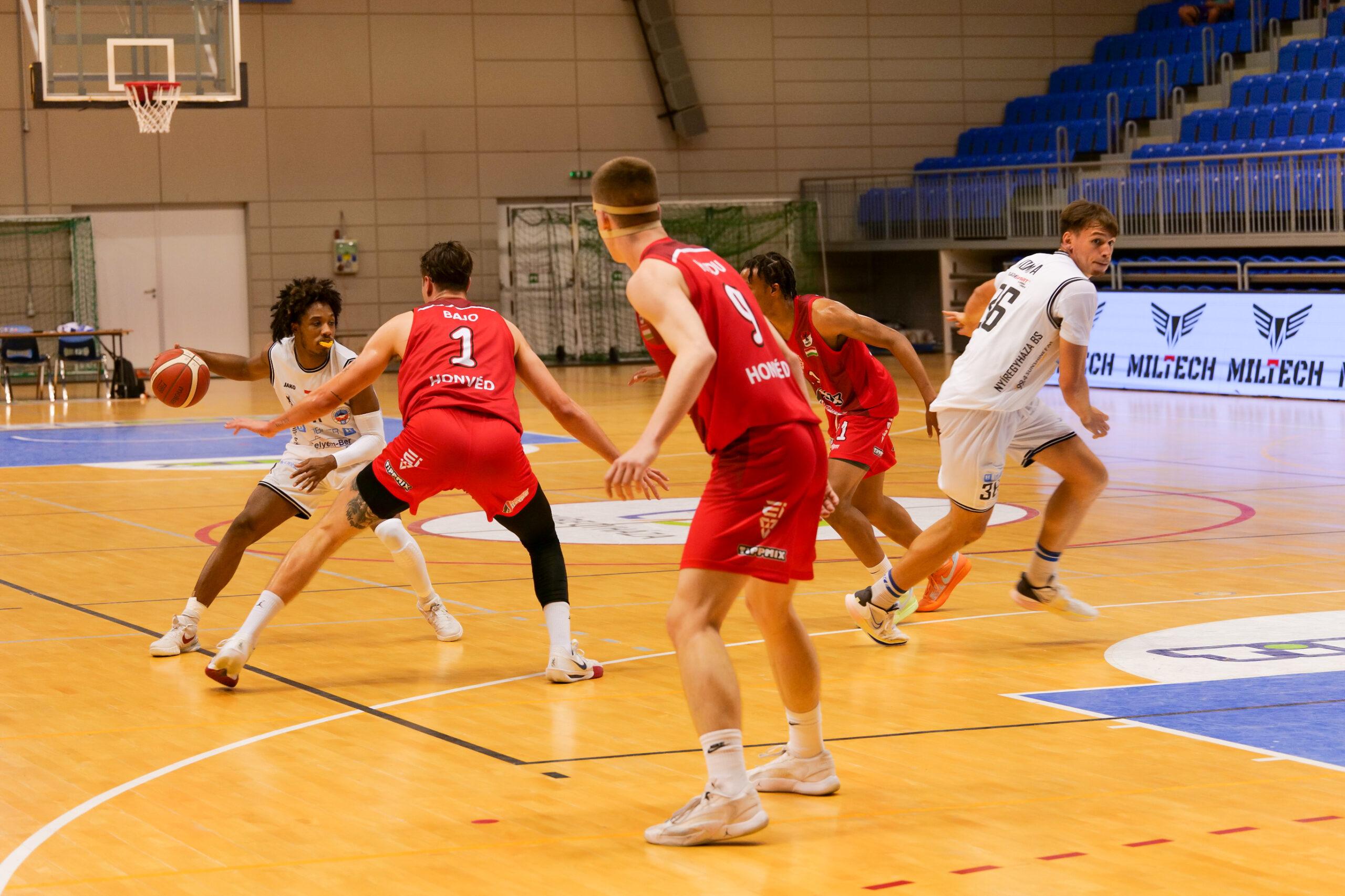 HÁROM NEGYEDEN ÁT MECCSBEN VOLTUNK A HONVÉDDAL