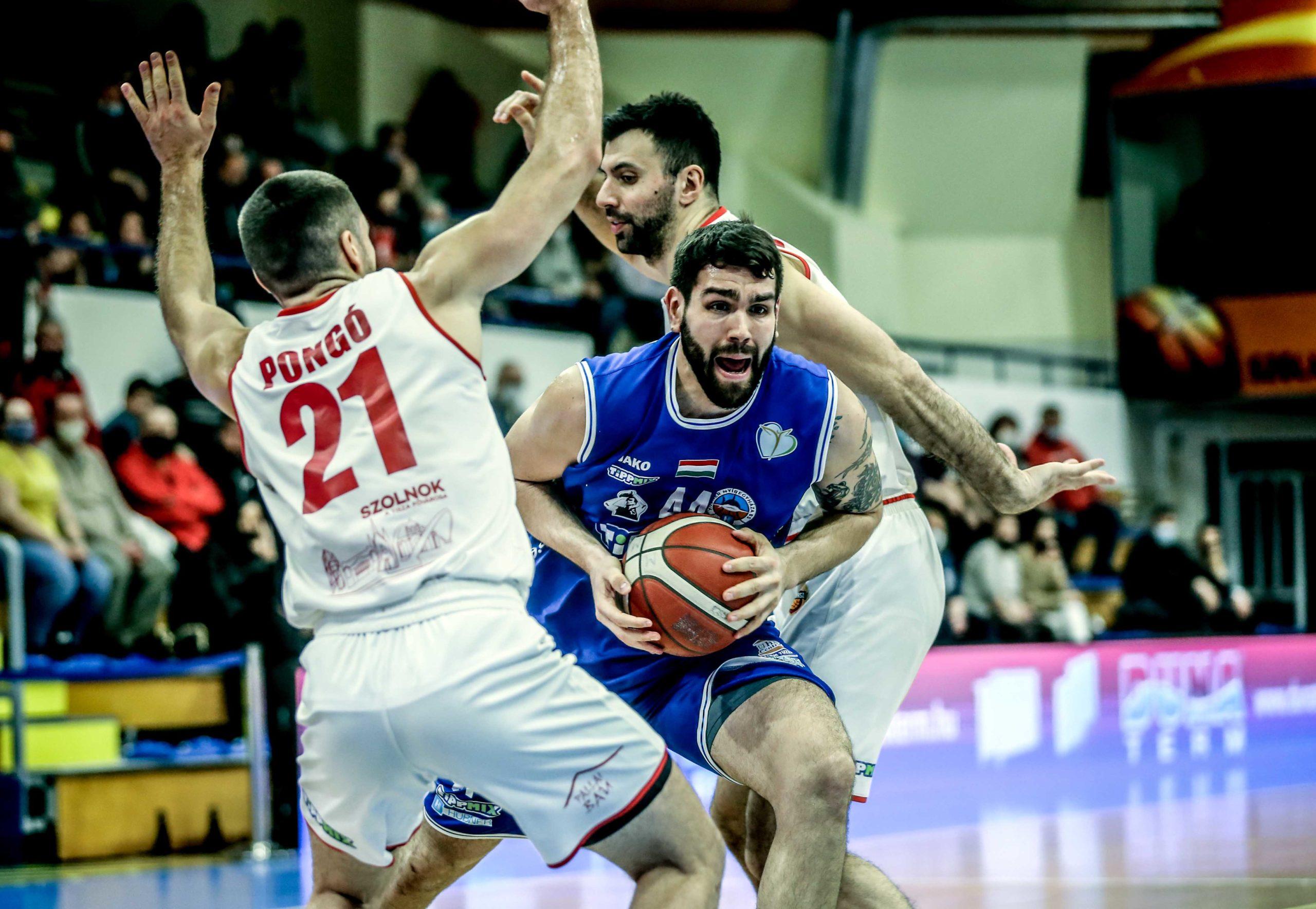 REMEK NEGYEDIK NEGYEDDEL NYERTÜNK SZOLNOKON