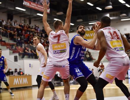 SZOROS VÉGJÁTÉKBAN KIKAPTUNK OROSZLÁNYBAN