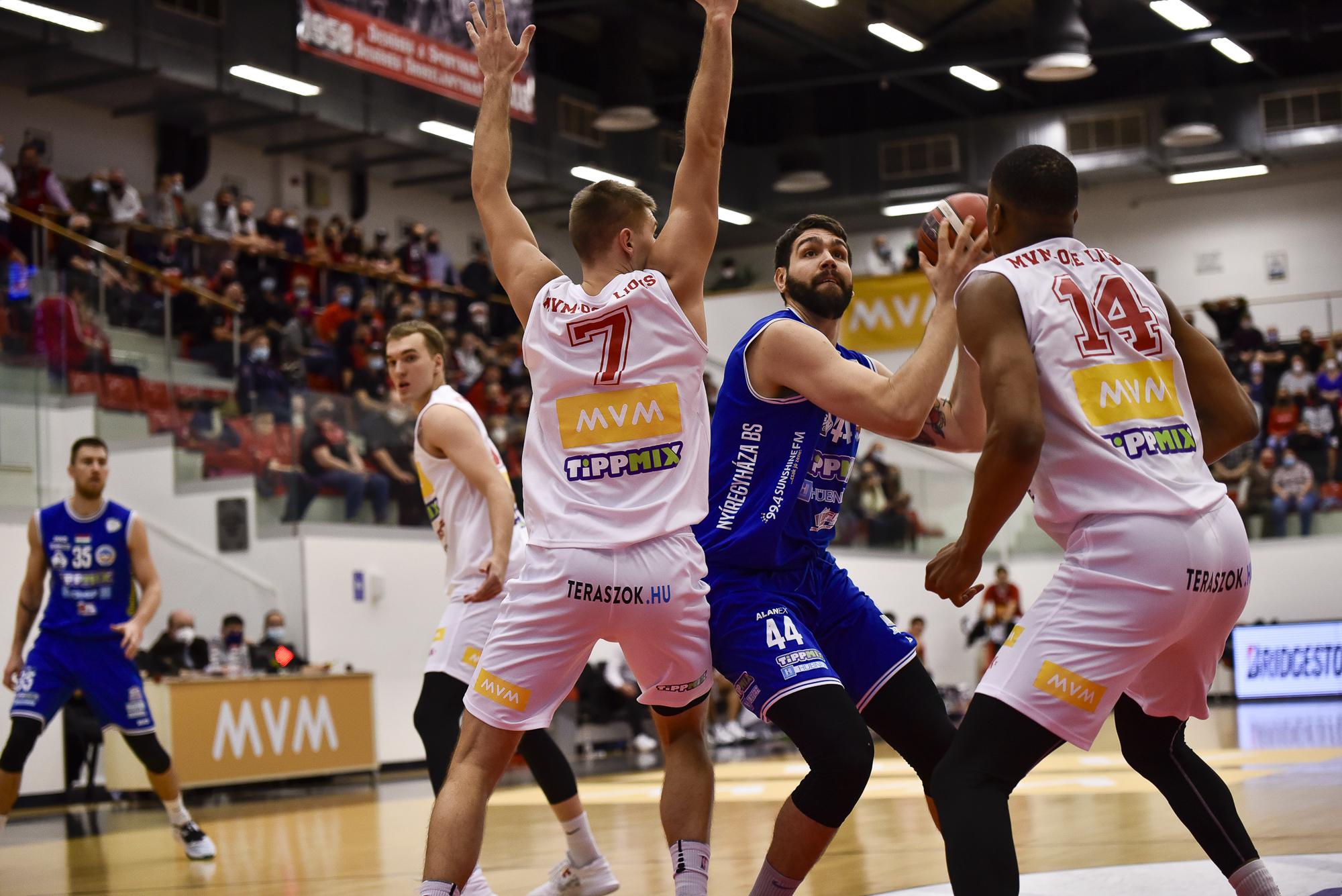 SZOROS VÉGJÁTÉKBAN KIKAPTUNK OROSZLÁNYBAN