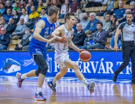 BIZTATÓAN JÁTSZOTTUNK, DE NEM TUDTUK LELASSÍTANI AZ ALBÁT