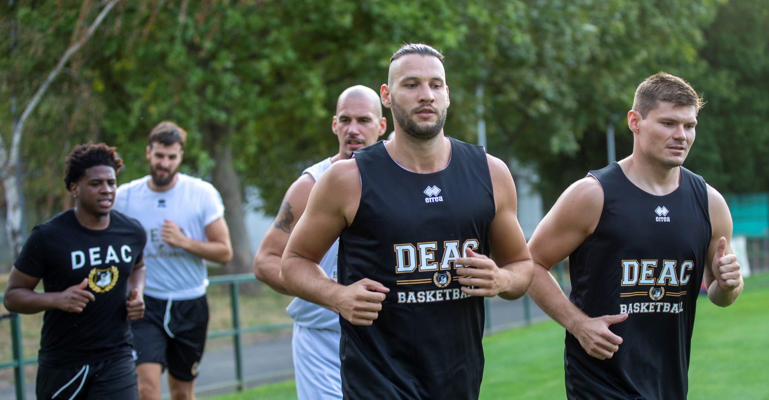 A JÓL ISMERT SZOMSZÉD OTTHONÁBAN JAVÍTANÁNK