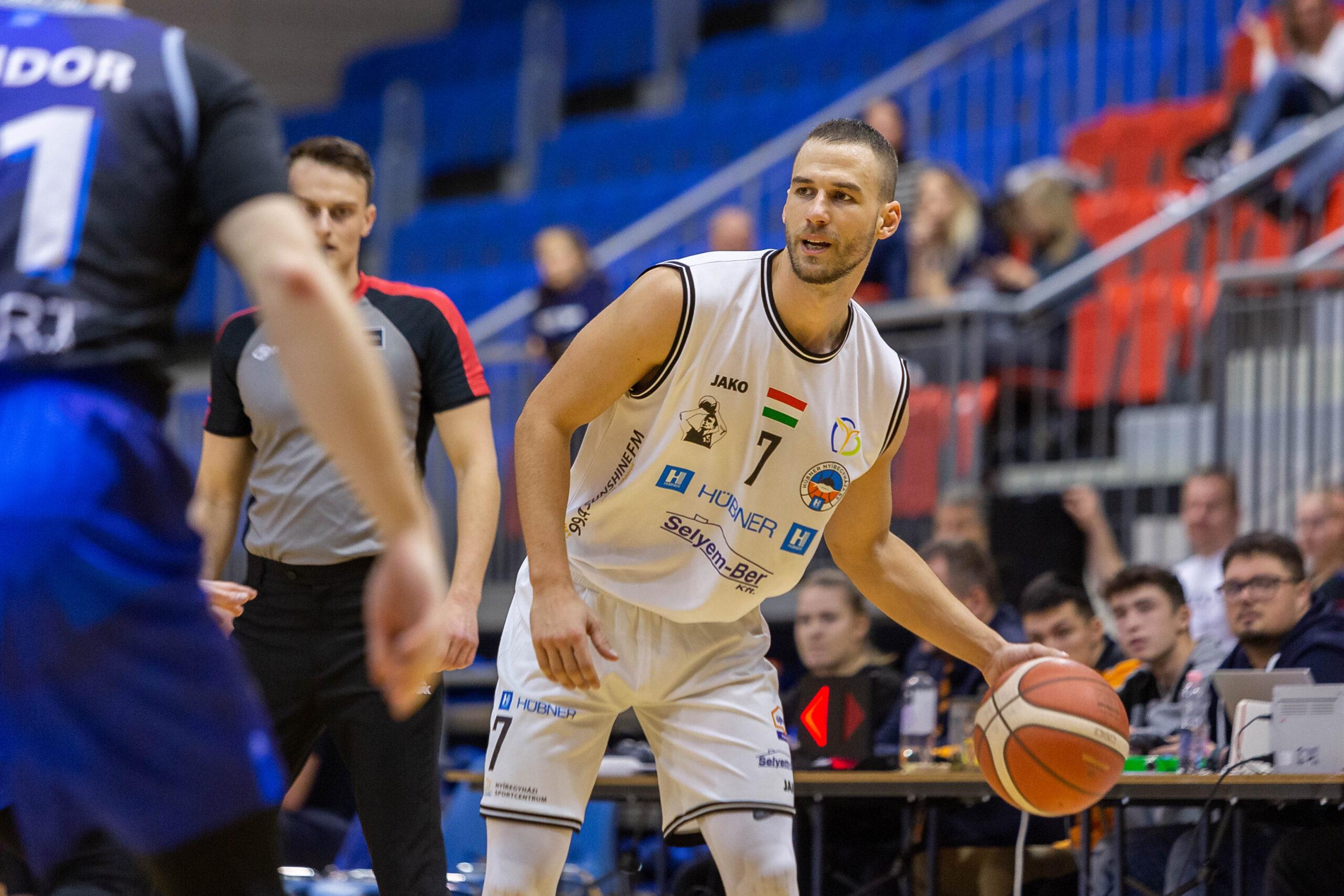 BUS IVÁN TÁVOZIK NYÍREGYHÁZÁRÓL