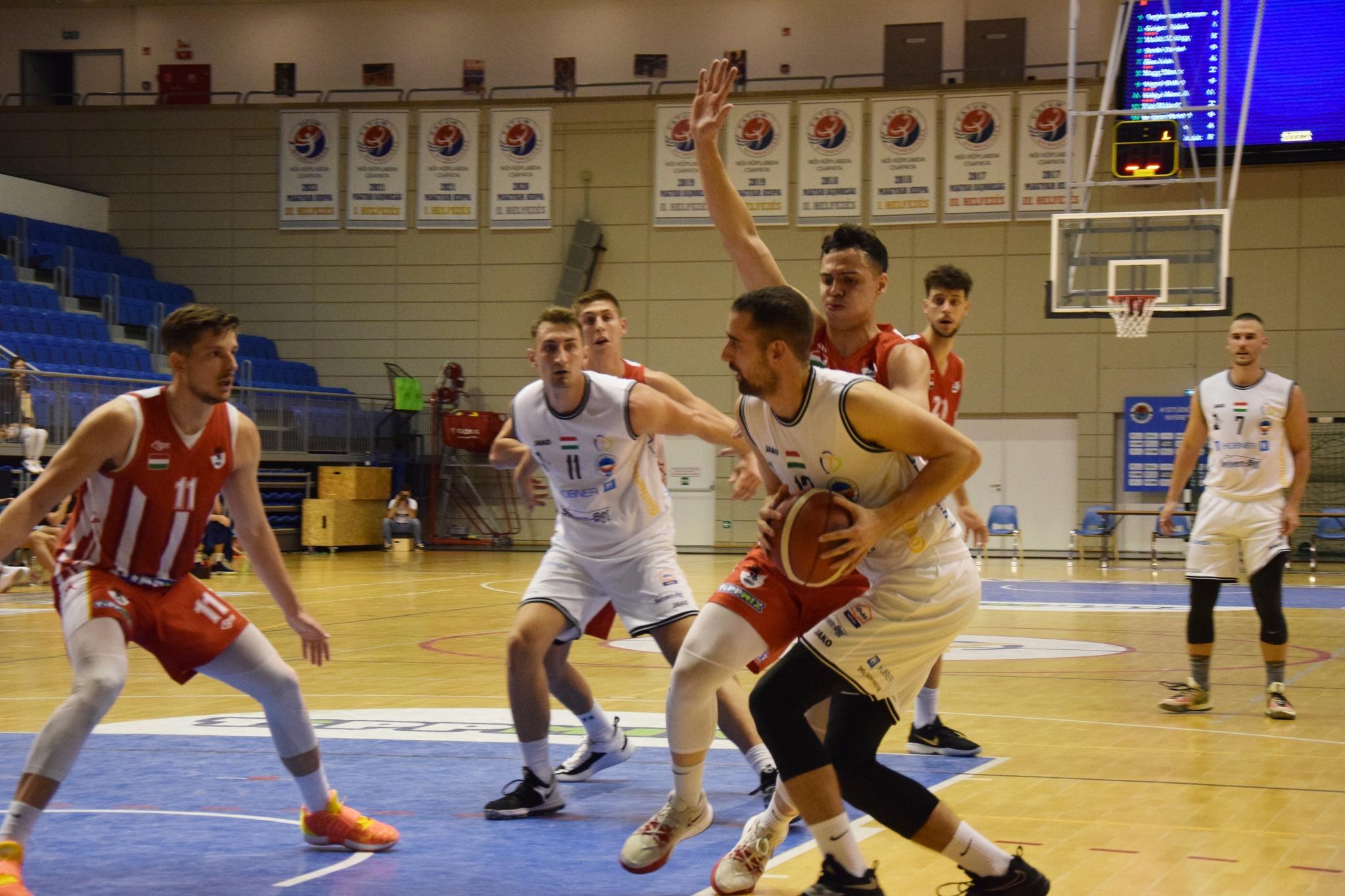 FIATAL, DE GYŐZELEMMEL KEZDŐ CSAPAT ELLEN JAVÍTANÁNK