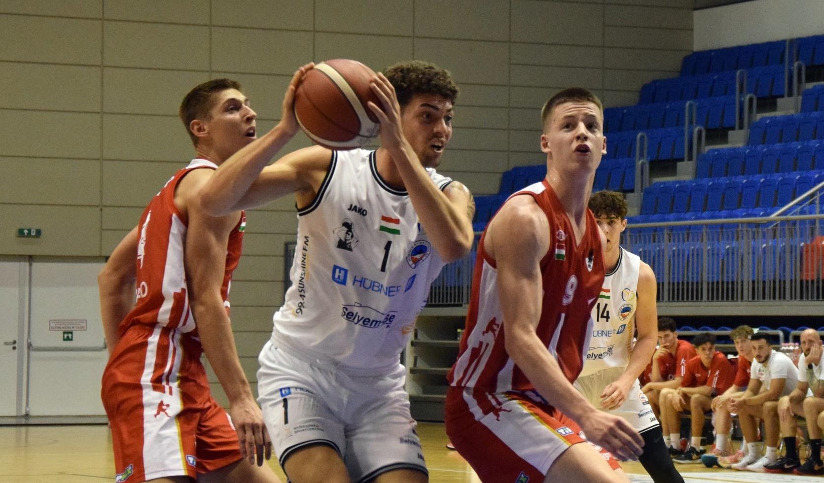 CSAPATBEMUTATÓ – ŐKET LÁTHATJUK AZ IDEI EMLÉKTORNÁN