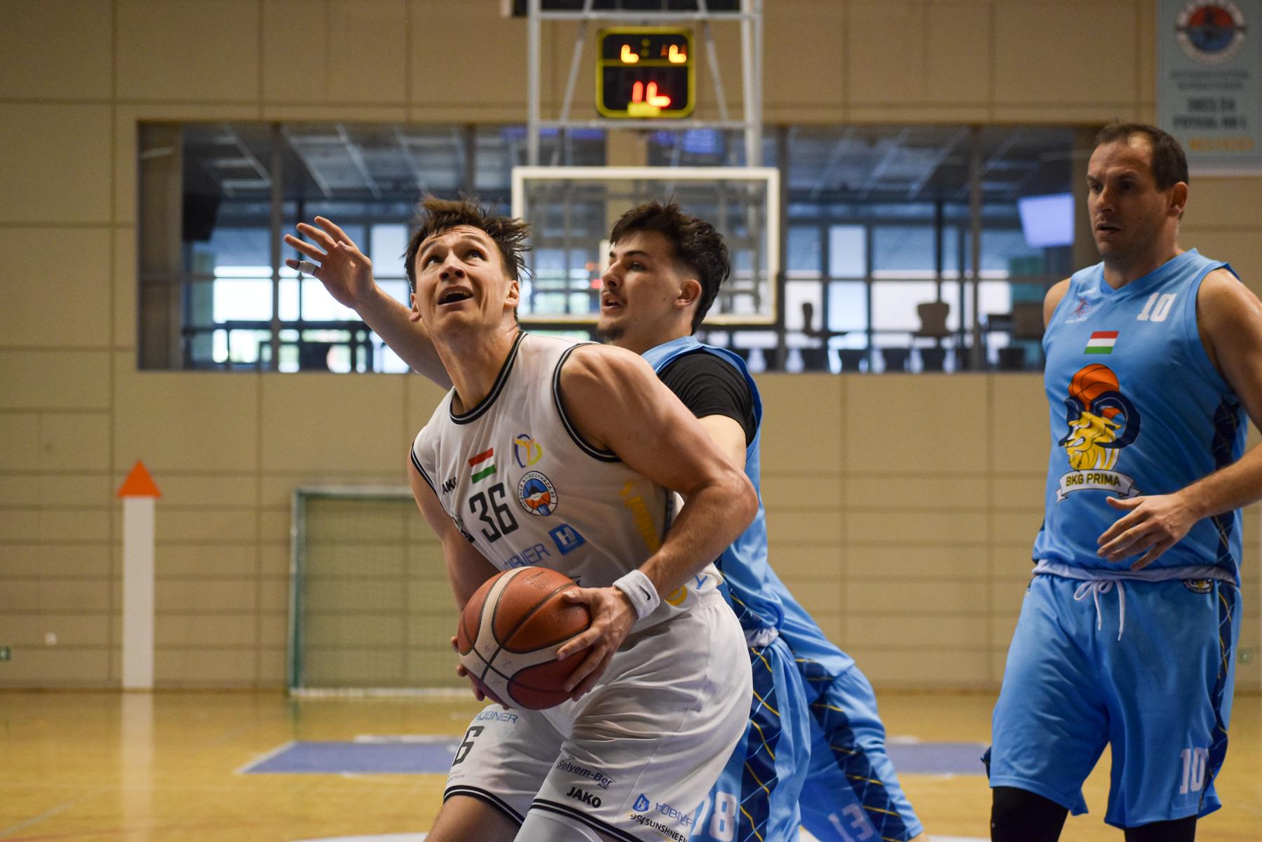 KOMMA LÁSZLÓ NYÍREGYHÁZÁN MARAD!