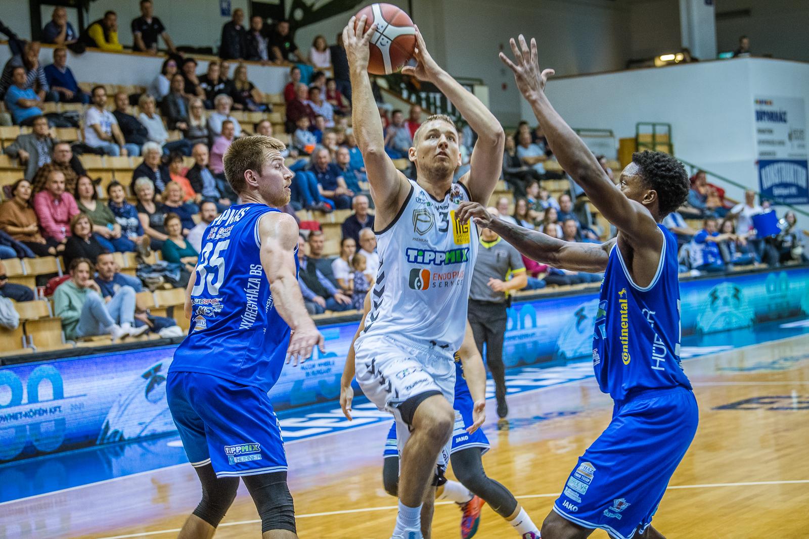 IDEGENBEN VESZÉLYES ALBA ÉRKEZIK