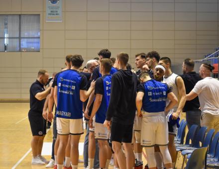 HAJSZÁL HIÁNYZOTT A NAGY BRAVÚRHOZ