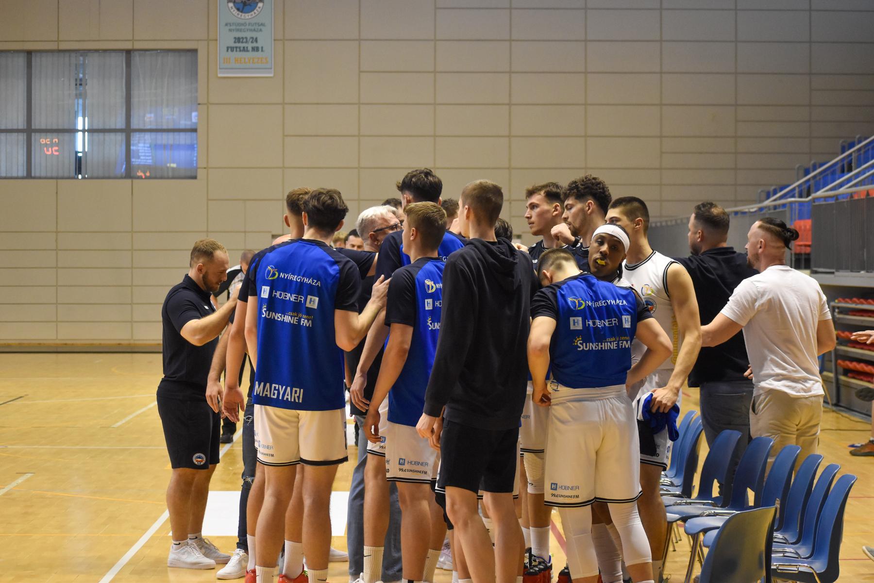 HAJSZÁL HIÁNYZOTT A NAGY BRAVÚRHOZ