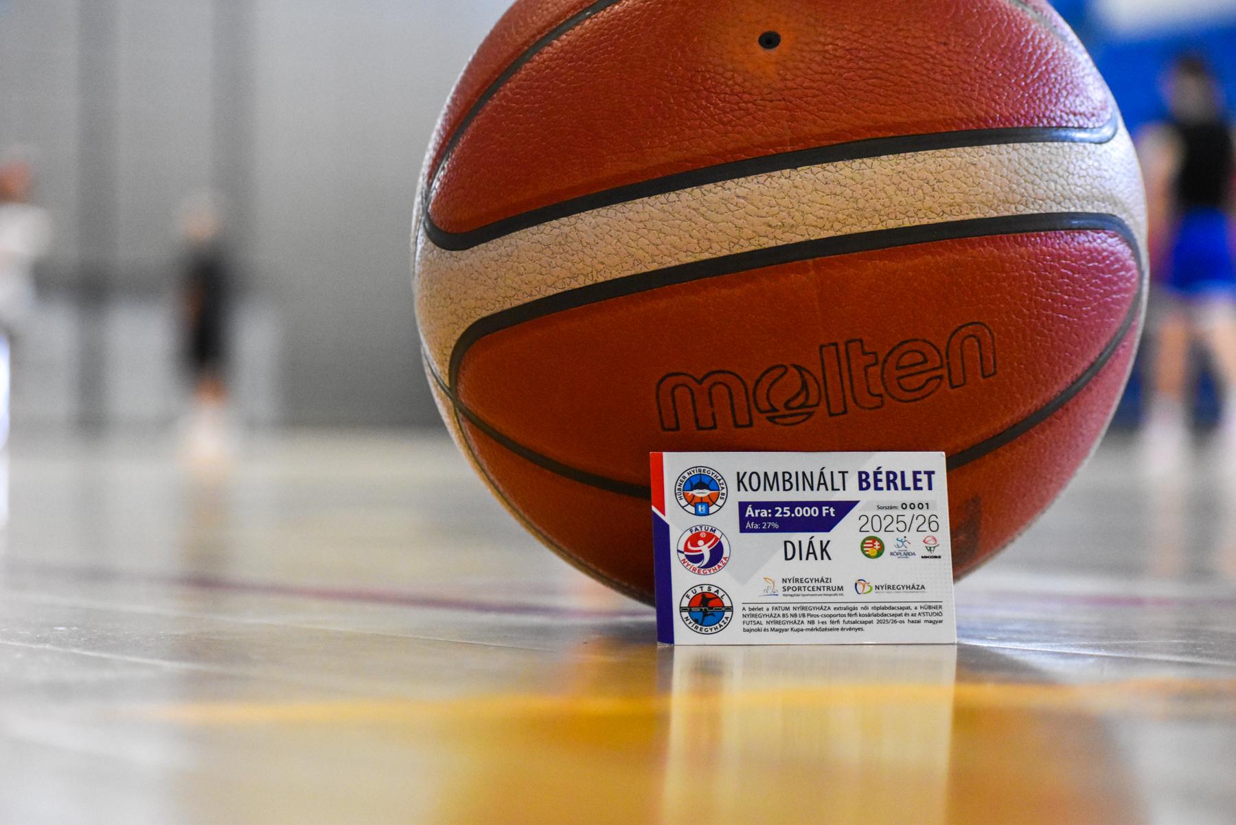 NAPIJEGGYEL VAGY BÉRLETTEL AZ EMLÉKTORNÁN