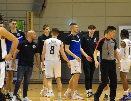 EGY LESZAKADT GYŰRŰ SEM LASSÍTOTT LE MINKET