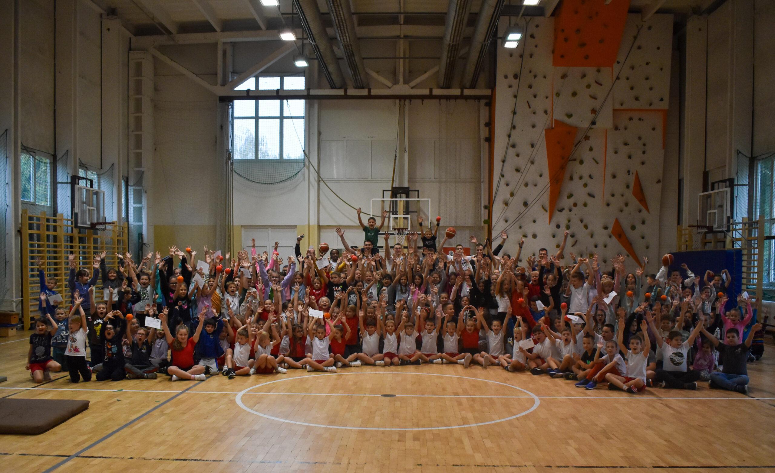 AZ EÖTVÖSBEN JÁRTUNK TOBORZÓN