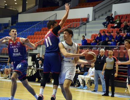 HOSSZABÍTÁSBAN KAPTUNK KI A VERETLEN VASASTÓL