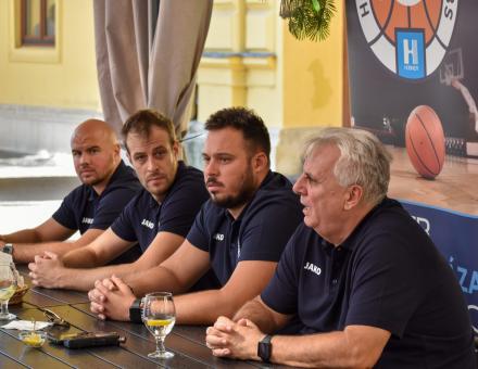 EMLÉKEZÉS, JÓTÉKONYSÁG, FELKÉSZÜLÉS