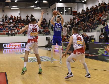 VERESÉGGEL TÉRTÜNK HAZA OROSZLÁNYBÓL