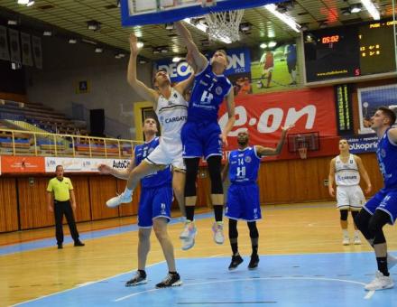 Győzelem a Pécs ellen is