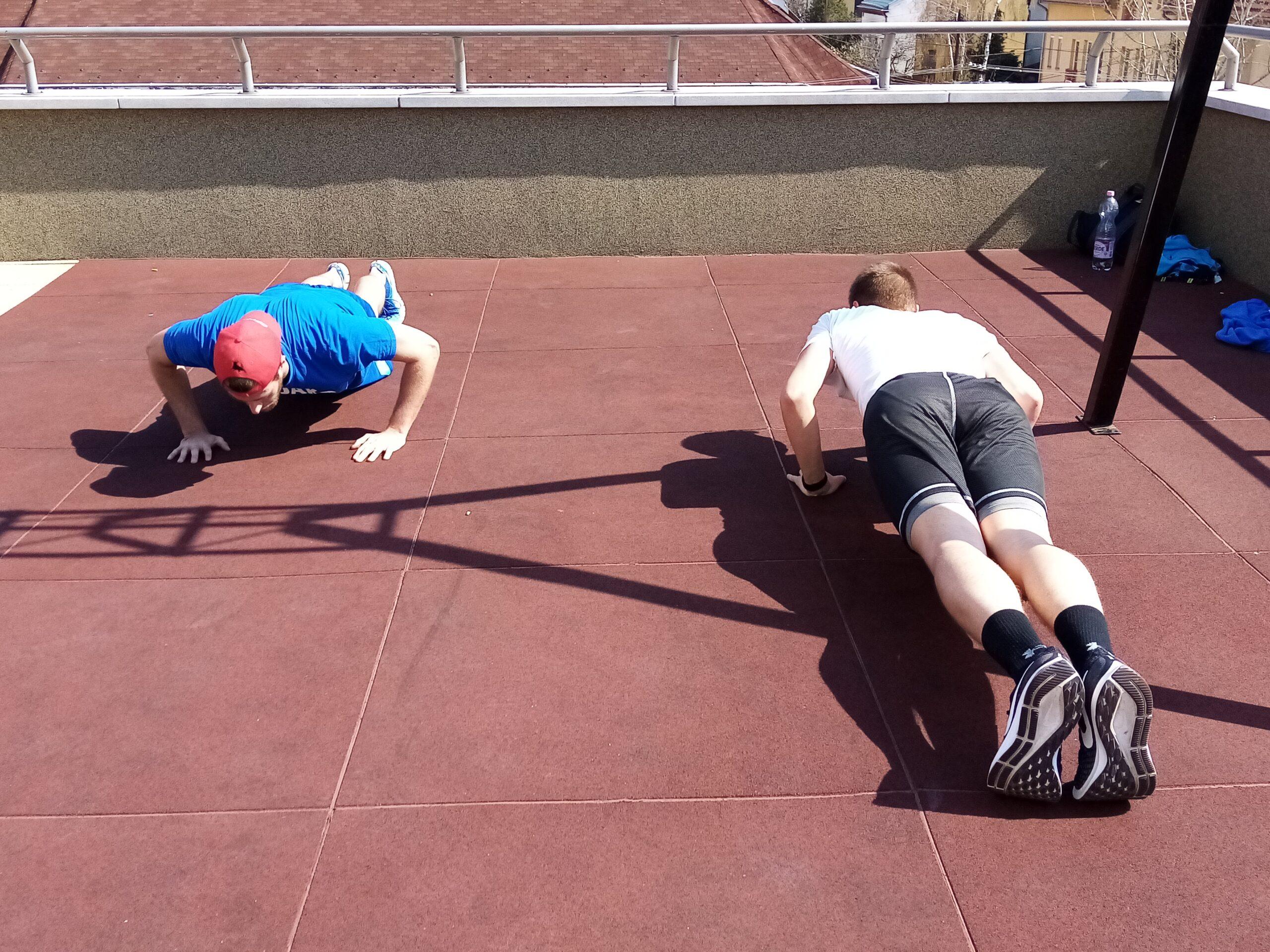 Edzés a Continental Aréna teraszán