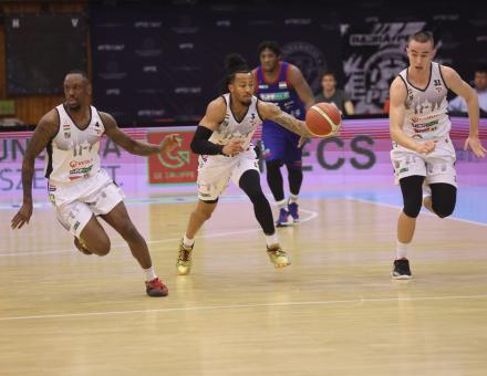 ÚJ EDZŐ IRÁNYÍTÁSÁVAL KAPASZKODNA MEG A PÉCS