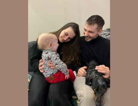 AZ ELSŐ KARÁCSONY CSALÁDKÉNT