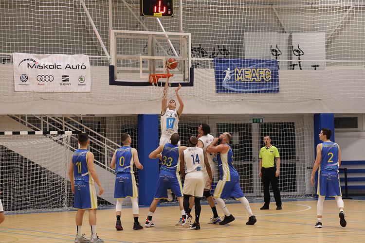 Tovább folytatódik a Kék Cápák sikersorozata