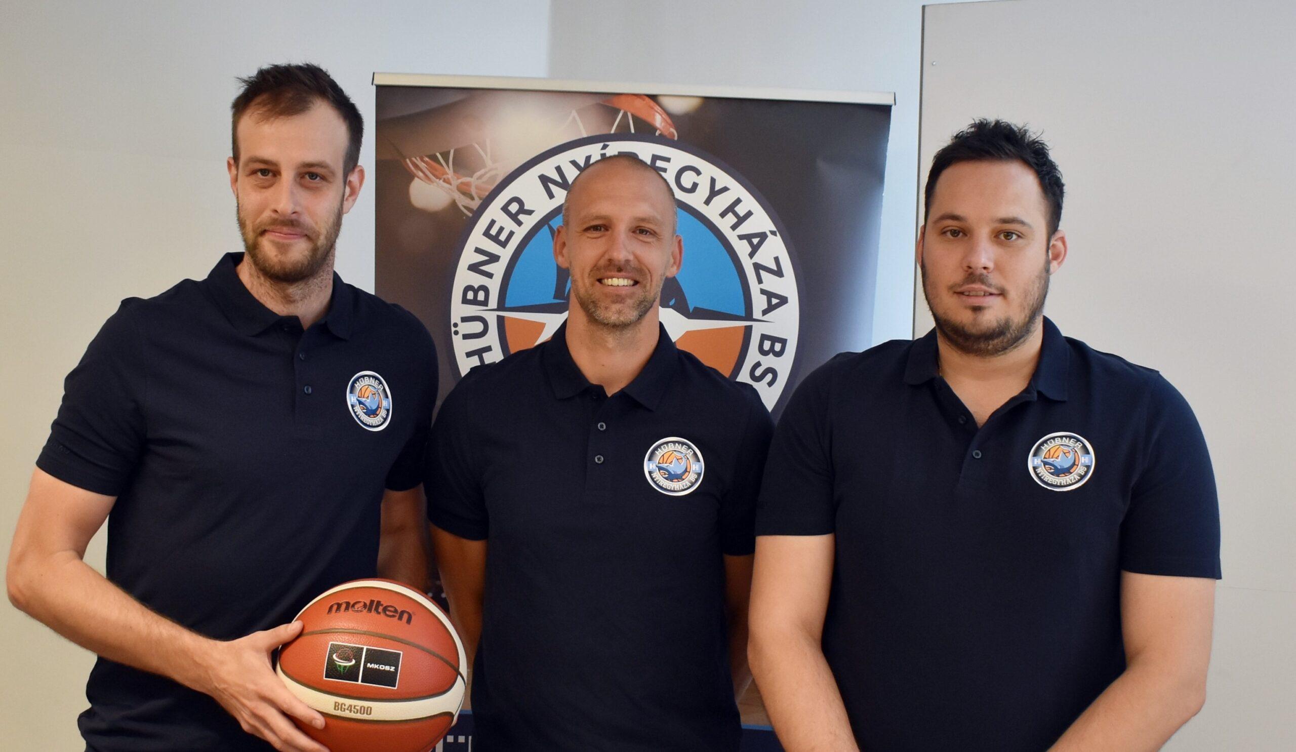 HORVÁTH ÁKOS A VEZETŐEDZŐ; BUS IVÁN VISSZATÉR